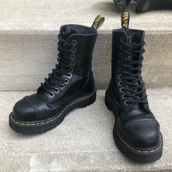Dr Marten boots - Picture 4 of 4